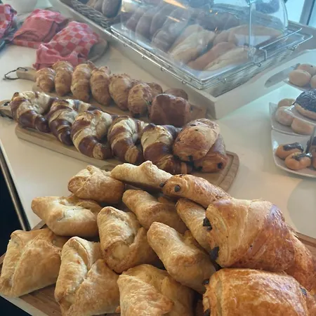 Aan De Linge מלון