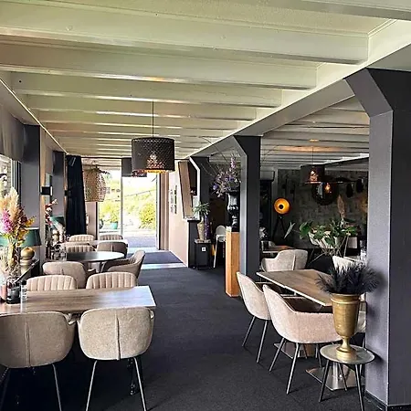 Aan De Linge Hotel