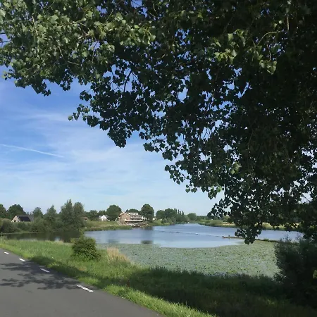 Aan De Linge فندق 3*