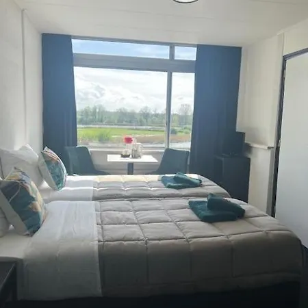 Aan De Linge فندق Kedichem