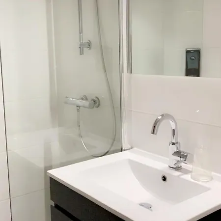 Aan De Linge فندق Kedichem